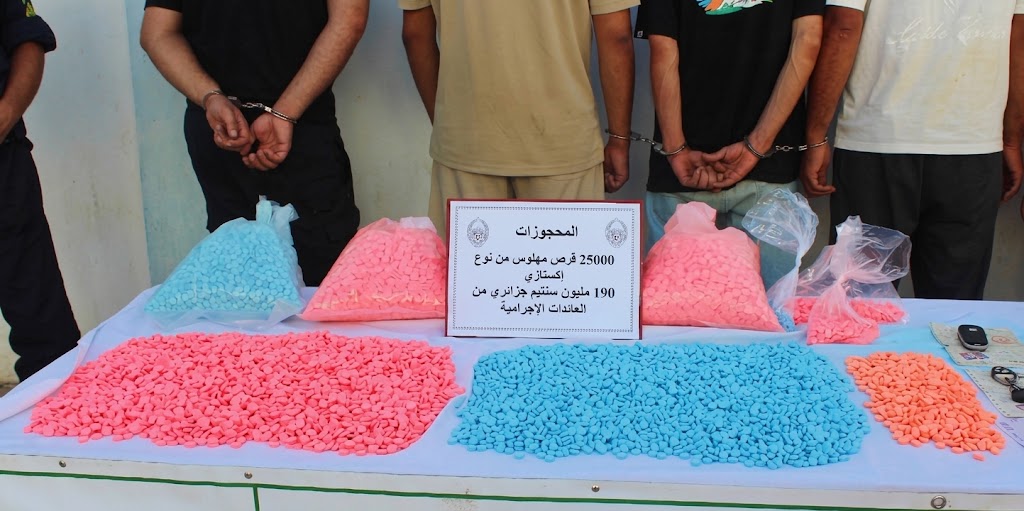 وهران.. توقيف 6 أشخاص وحجز كميات كبيرة من “الاكستازي”