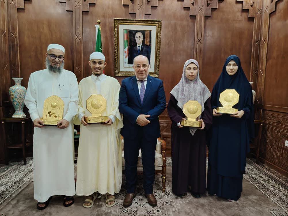وزير الشؤون الدينية يستقبل الفائزين بمسابقة الملك عبد العزيز الدولية لحفظ القرآن الكريم