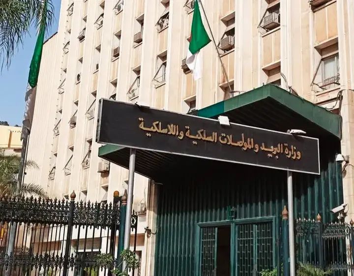 وهران: وزير البريد يأمر بفتح تحقيق في قضية مسنة اضطرت للتنقل إلى مكتب بريد