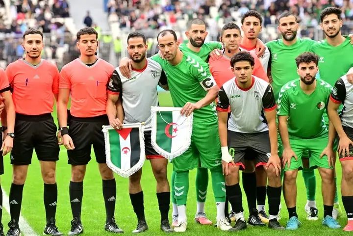 المباراة الاستعراضية بين النجوم السابقين للفريق الوطنية ومنتخب الصحراء الغربية تفي بكل وعودها وسط حضور جماهيري غفير