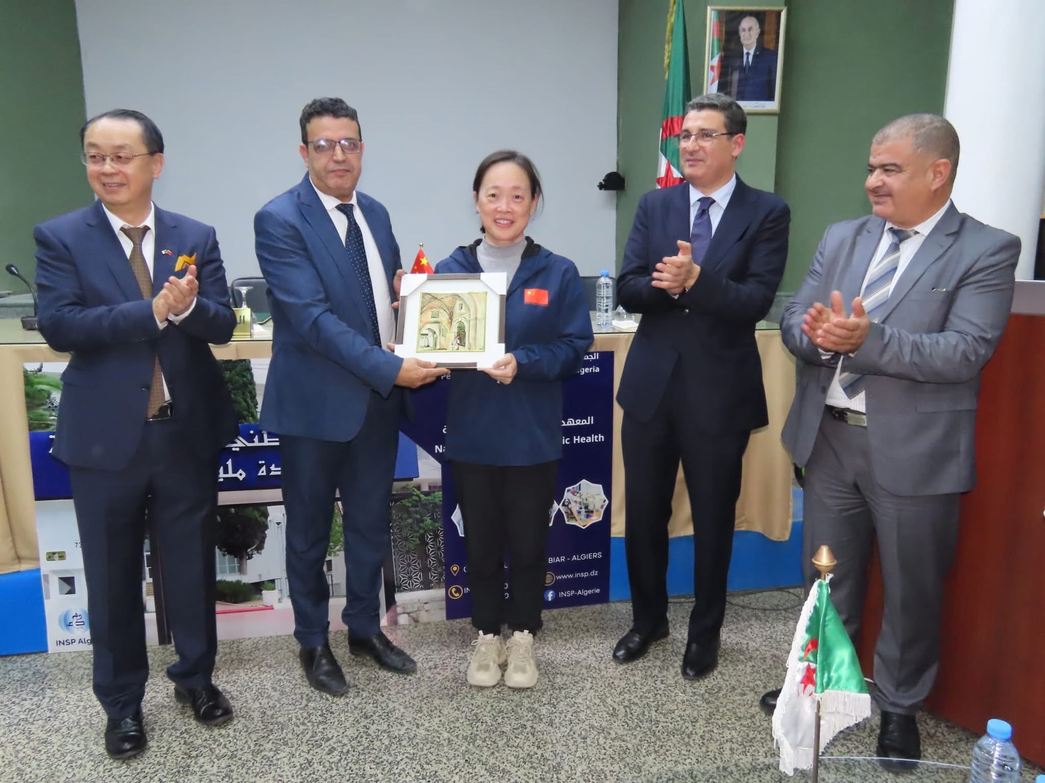 الجزائر تكرم البعثة الطبية الصينية وتستعد لاستقبال فريق جديد
