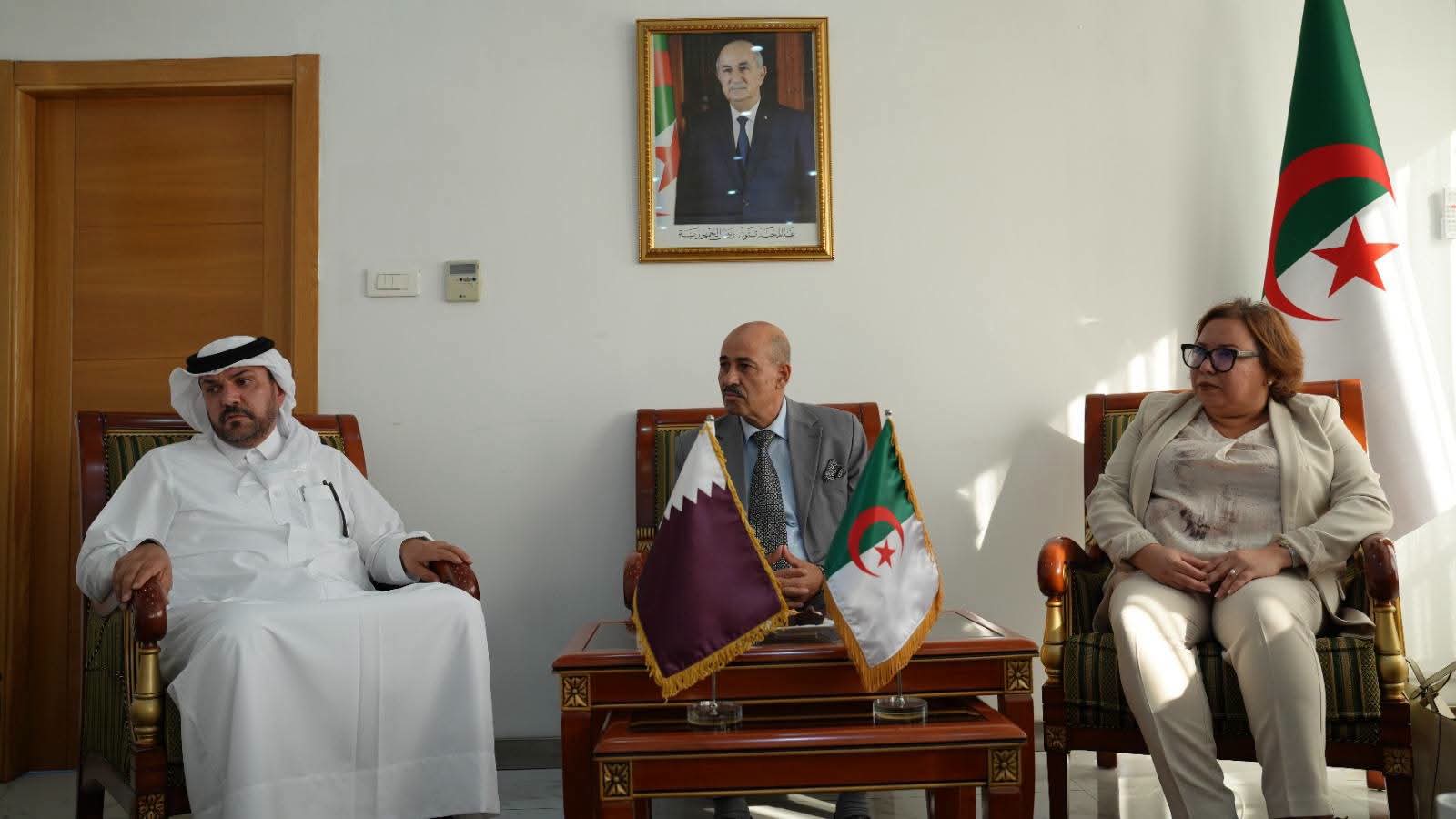 الجزائر – قطر : مباحثات ثنائية لمتابعة مشروع “بلدنا” لإنتاج حليب الأطفال