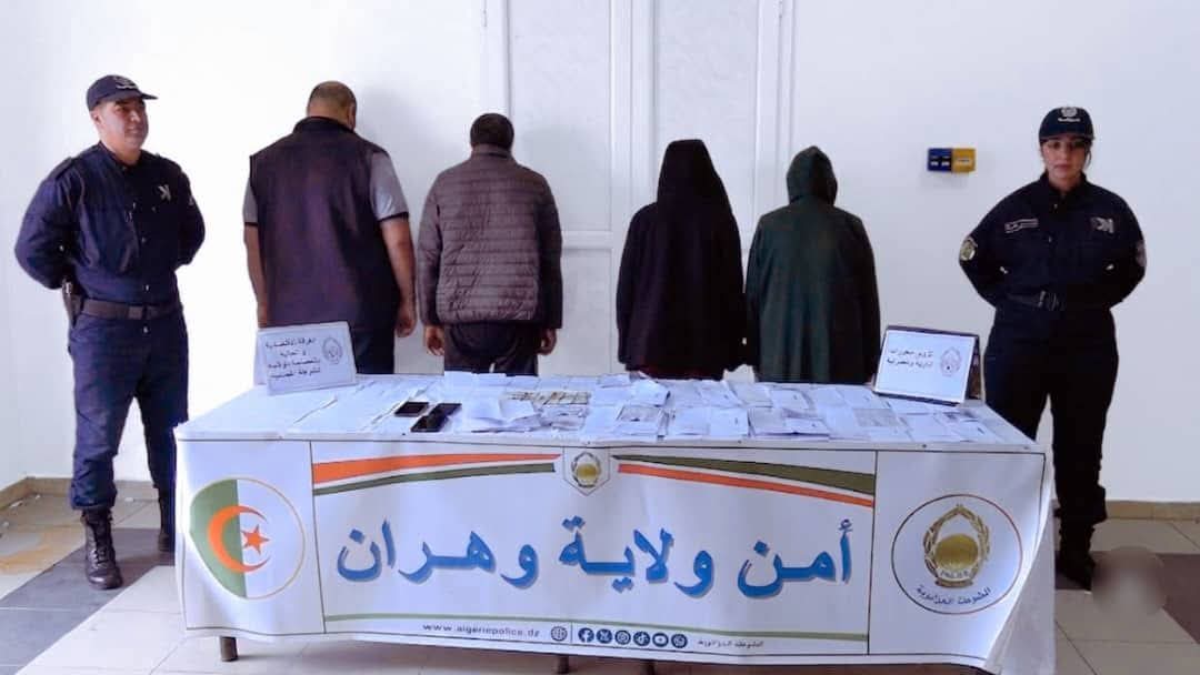 الإطاحة بعصابة أوهمت ضحاياها بالاستفادة من سكنات عمومية بوهران