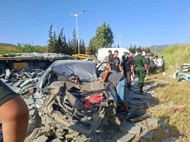 مجرزة مرورية..وفاة 10 أشخاص وإصابة 10 آخرين في حادث مرور بتيزي وزو