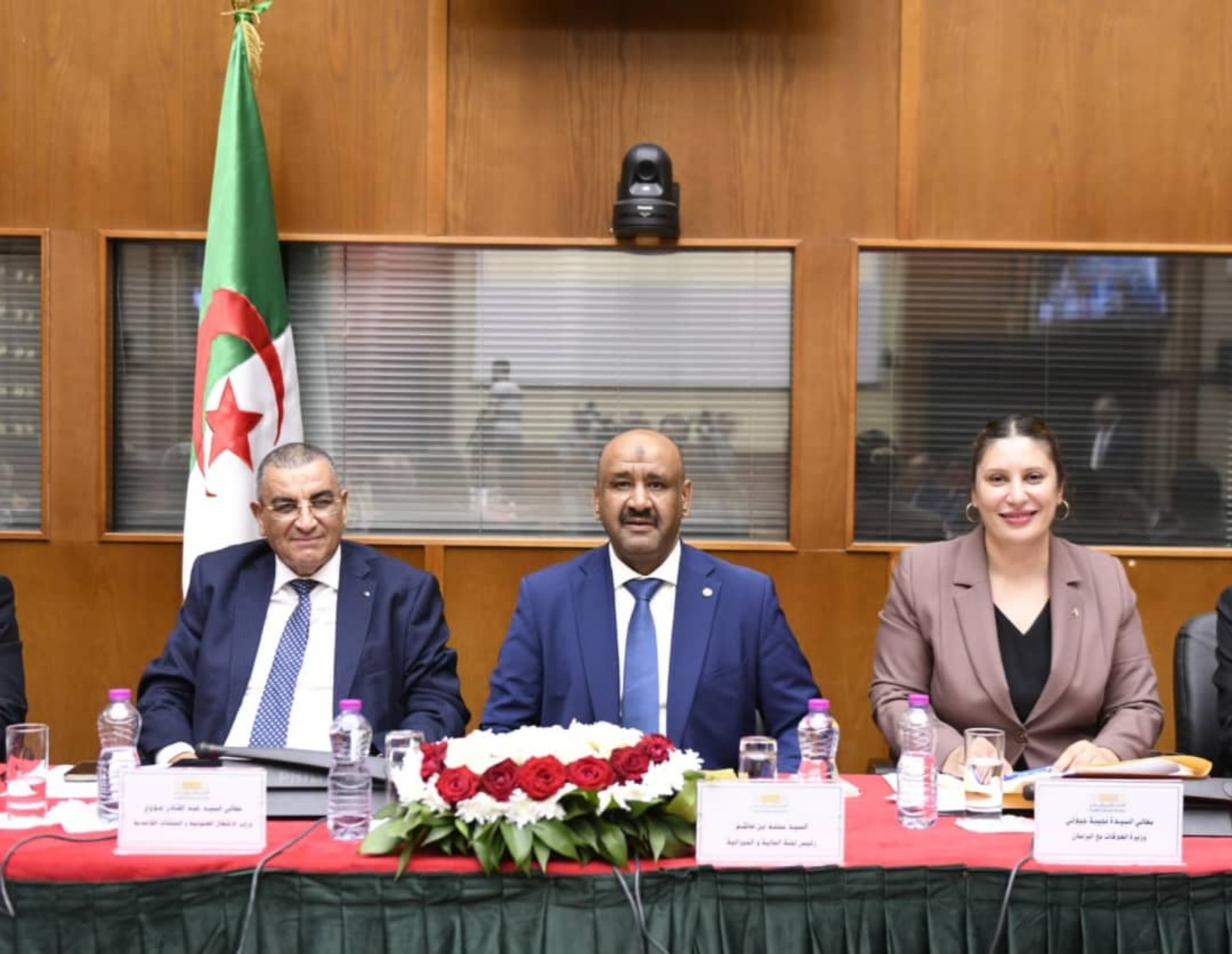 وزير الأشغال العمومية يعرض مشروع قانون المالية لسنة 2026 أمام لجنة المالية والميزانية