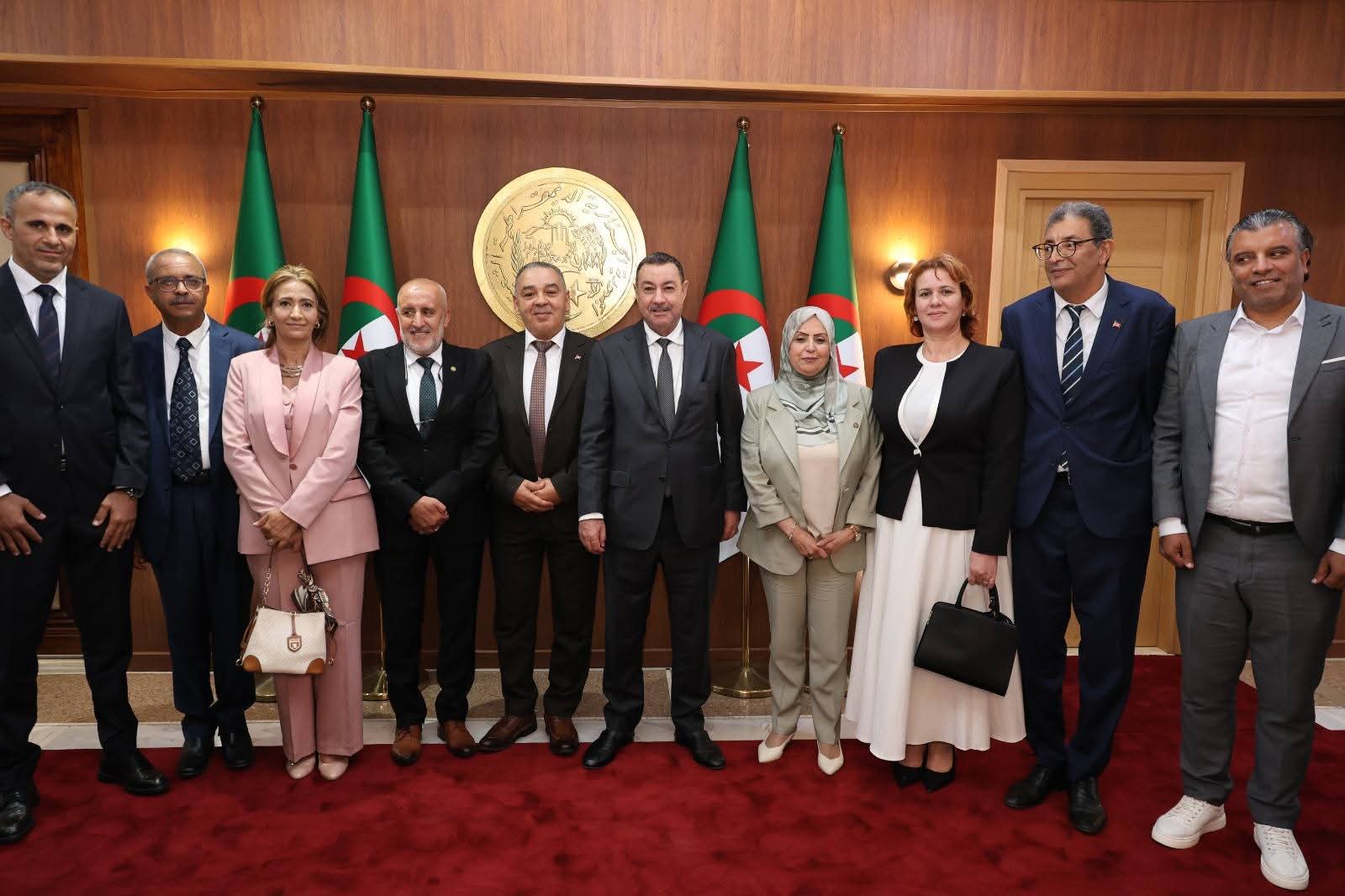 الجزائر-تونس: تعزيز التعاون الثنائي لاسيما في المجالات التنموية والاقتصادية