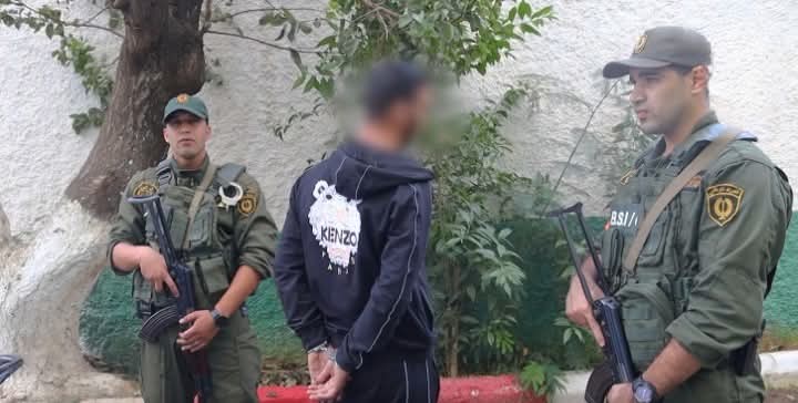 العاصمة: توقيف شخص قام بغلق الطريق وتحطيم أملاك الغير بأولاد فايت
