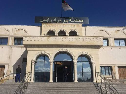 الحكم بـ 07 سنوات حبسا نافذا على المتهمين بتدنيس الراية الوطنية