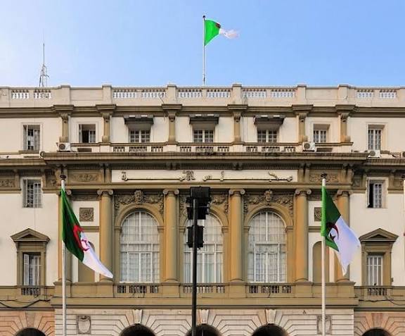 وزير المالية يعرض مشروع قانون المالية لسنة 2026 أمام مجلس الأمة
