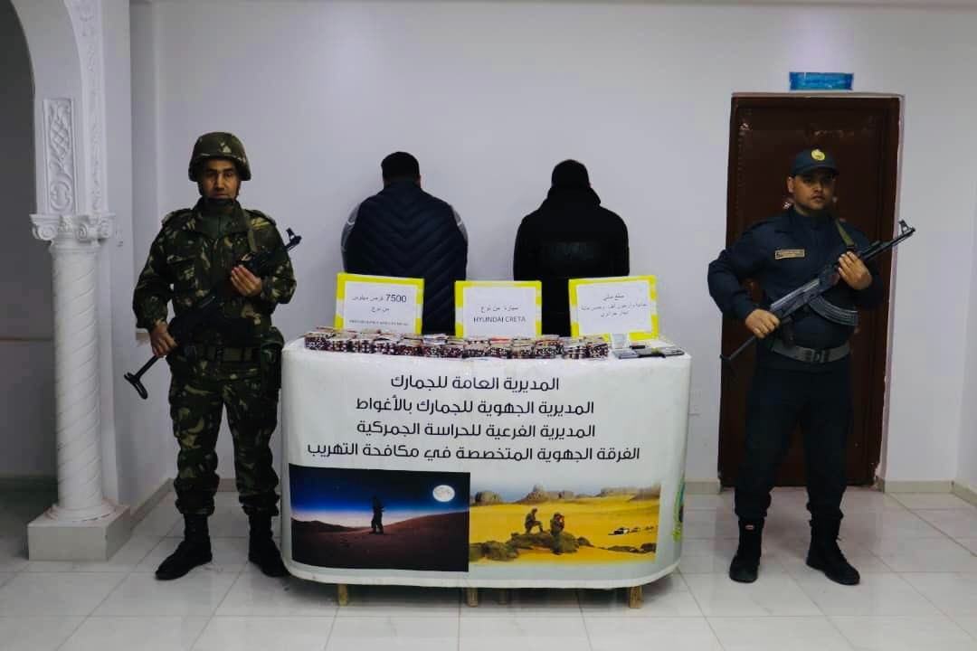 توقيف شخصين وحجز 7500قرص مهلوس “بريغابالين 300 ملغ” على متن سيارة سياحية بالا