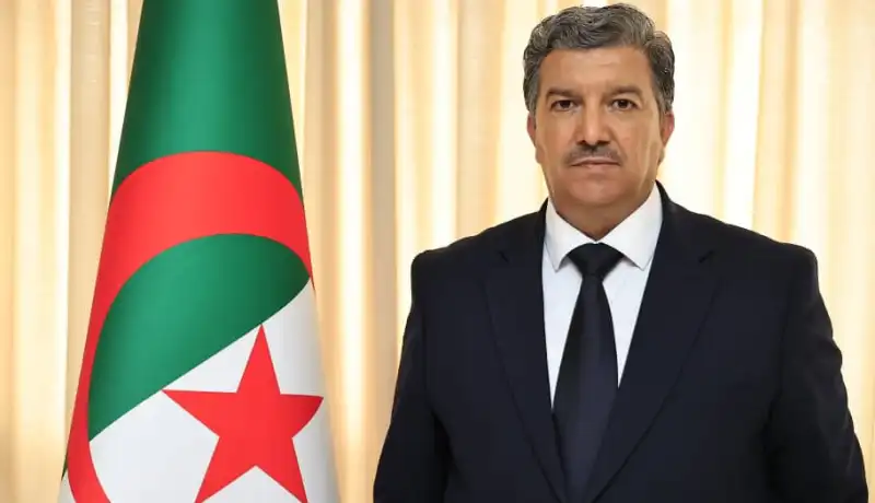 وزير الاتصال يهنئ الجزائريين والأسرة الإعلامية بمناسبة شهر رمضان