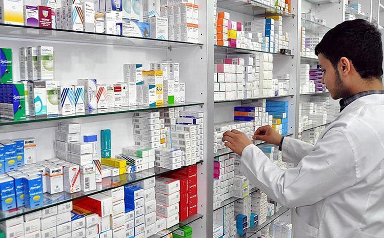 وزارة الصناعة تُعلن عن إجراءات جديدة لمحاربة ندرة الأدوية المحلية والمستوردة
