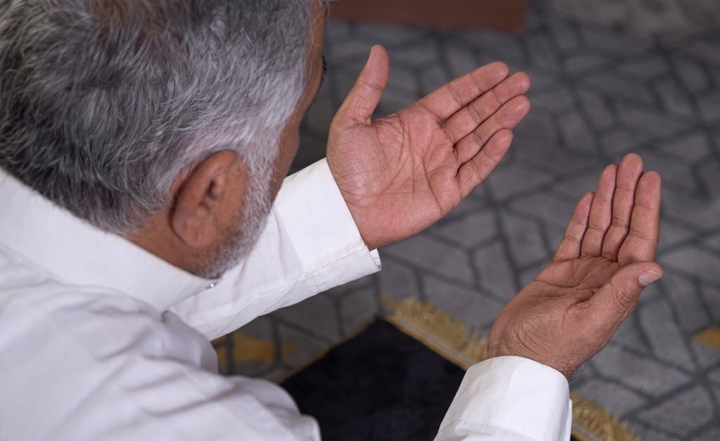 وزارة الشؤون الدينية تدعو الأئمة للدعاء لضحايا الحرائق
