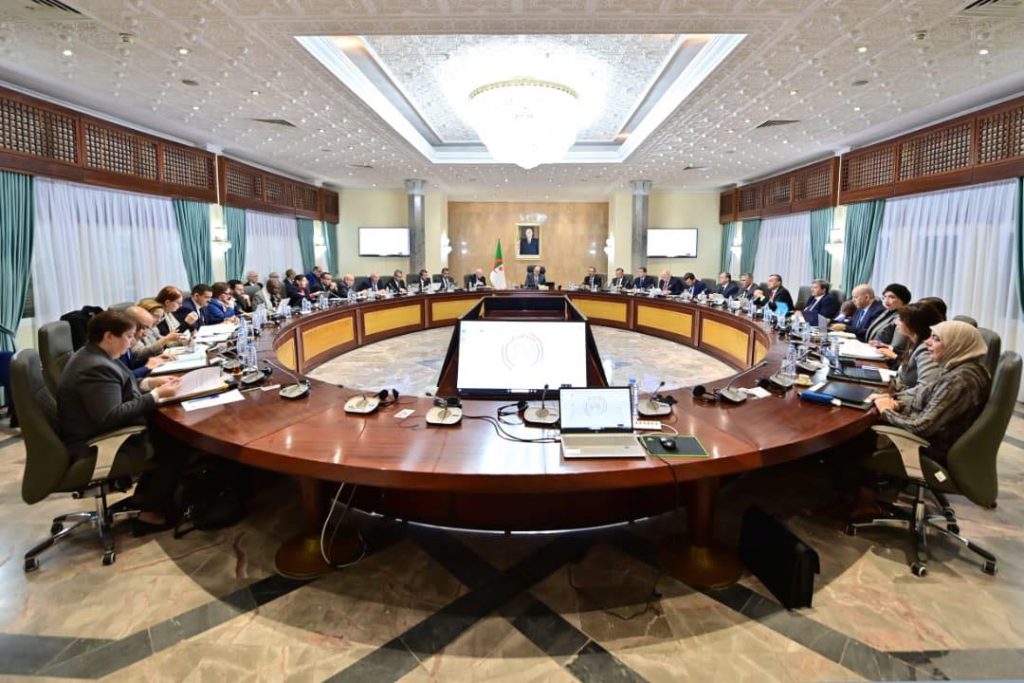 منحة البطالة وملفات أخرى على طاولة الحكومة