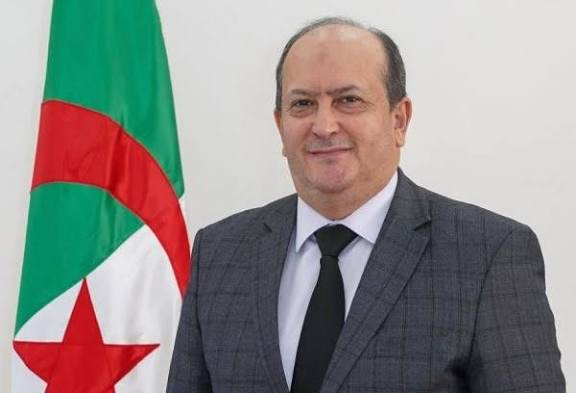 الوزير الأول يجري مكاملة مع رئيس الوزراء القطري