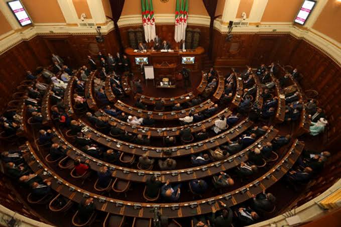 10 وزراء أمام نواب البرلمان في جلسة للأسئلة الشفوية