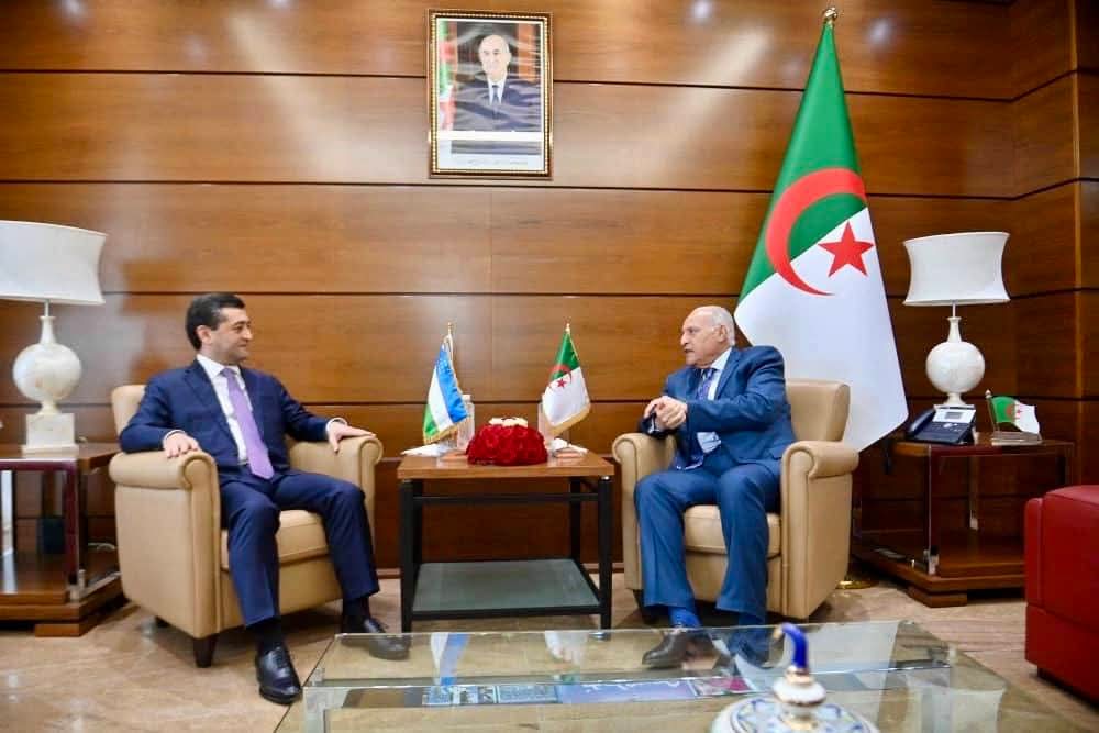 وزير الخارجية يستقبل نظيره الأوزبكي