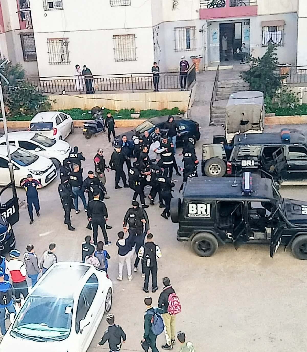 توقيف عدة أشخاص سطوا على محل مجوهرات واعتدوا على صاحبه في وهران