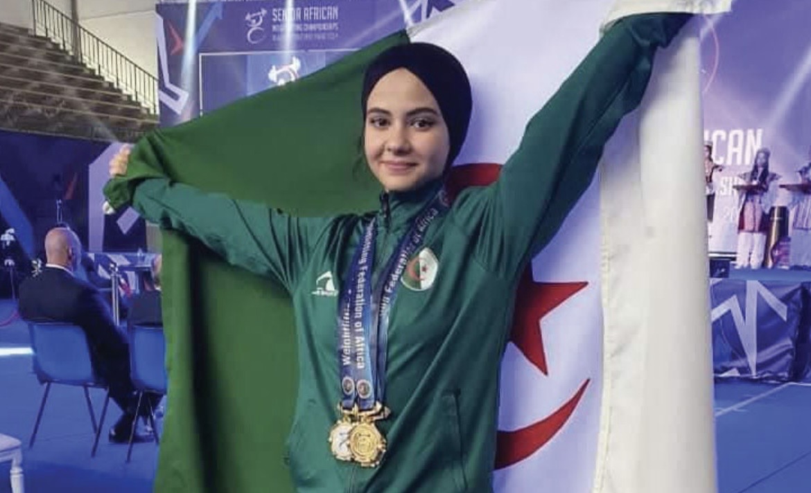 بداري يهنئ البطلة نادية كاتبي بعد تتويجها في البطولة العربية لرفع الأثقال بقطر