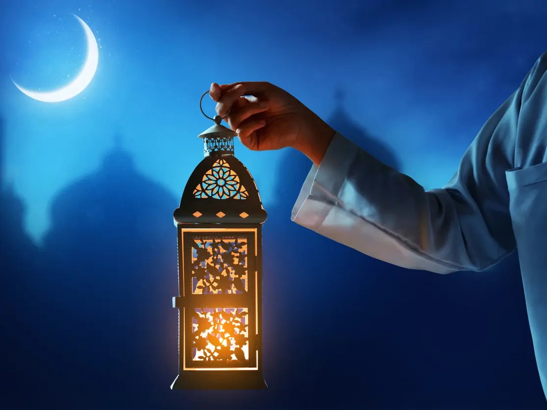 مركز الفلك الدولي يحذر من مخاطر فقدان البصر عند تحري هلال رمضان