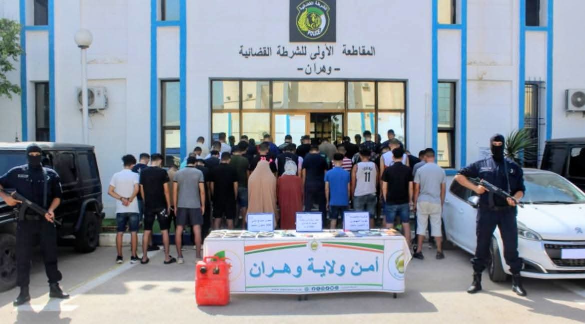 وهران: احباط مخطط للإبحار السري وتوقيف 48 شخصا من بينهم 03 مدبرين