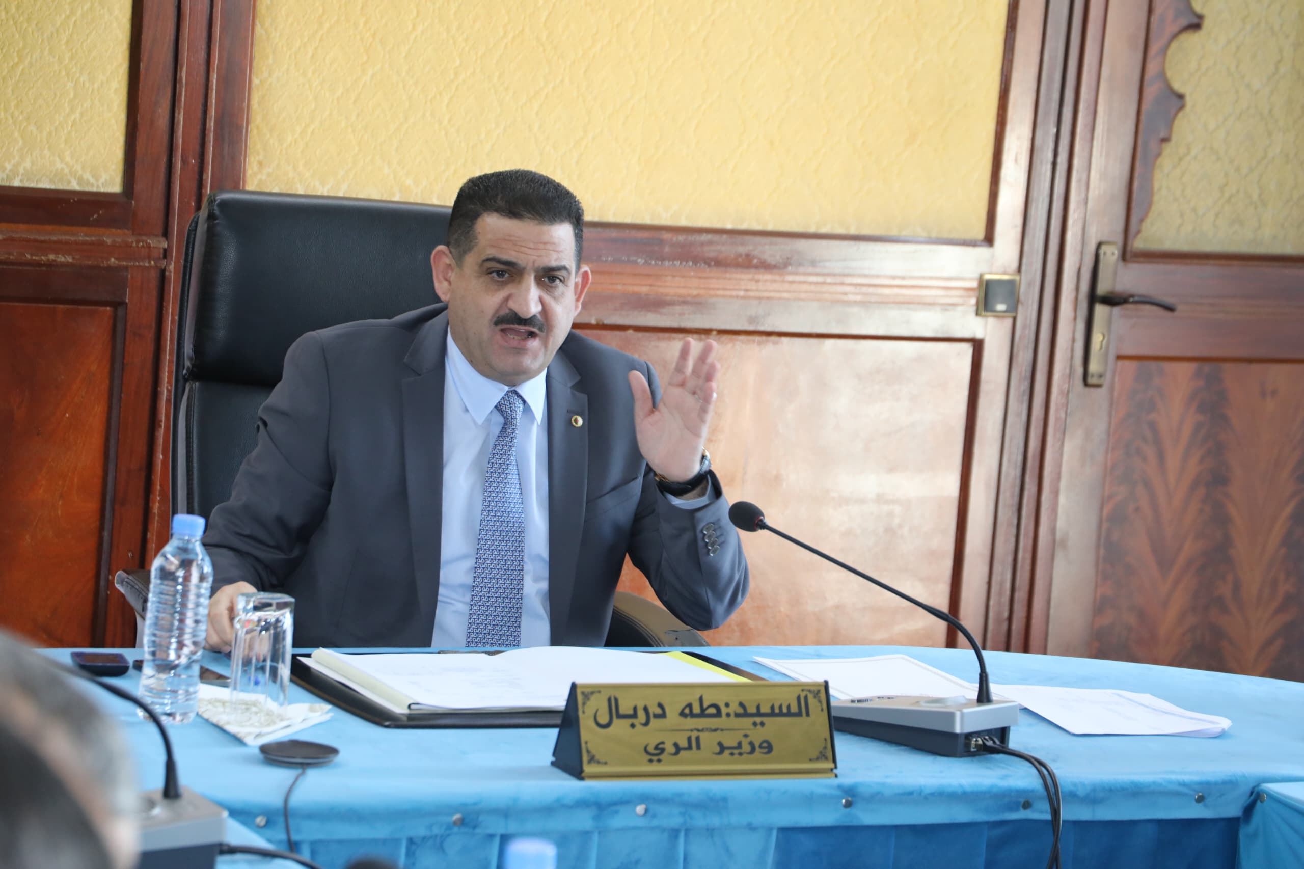 وزير الري يبحث تحسين خدمة المياه بولاية المدية مع نواب البرلمان