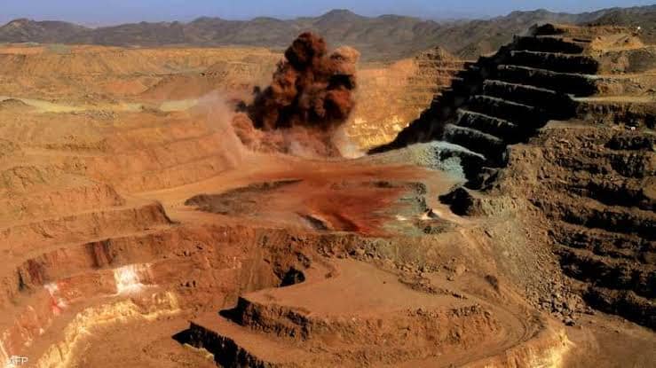 60 قتيلاً بانهيار منجم ذهب في السودان.. وبحث عن عالقين