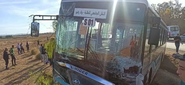 قتيل و13 جريحاً في حادث اصطدام بين حافلة جامعية وسيارة بغليزان