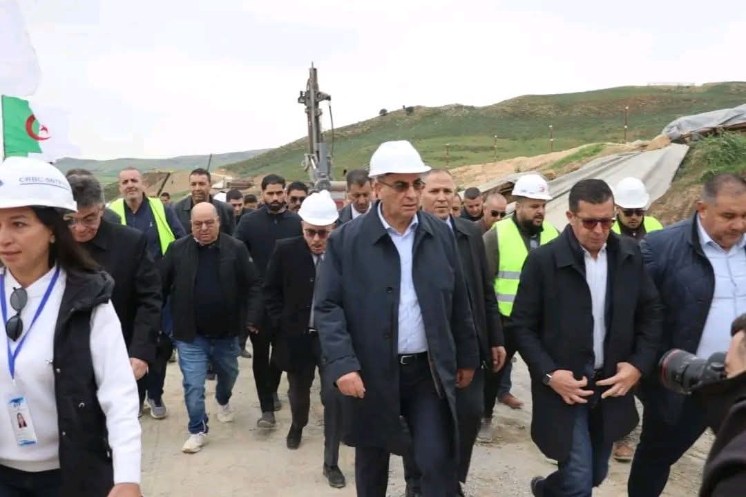 وزير الأشغال العمومية يعاين تقدم إنجاز الخط المنجمي الشرقي بالطارف