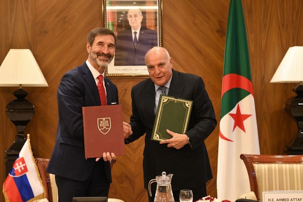 الجزائر وسلوفاكيا توقعان اتفاقية لإنشاء لجنة مشتركة لتعزيز التعاون الثنائي