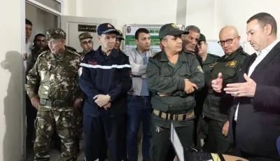 وزير الداخلية يزور حجرة النص لمتابعة جهود إخماد حرائق تيبازة