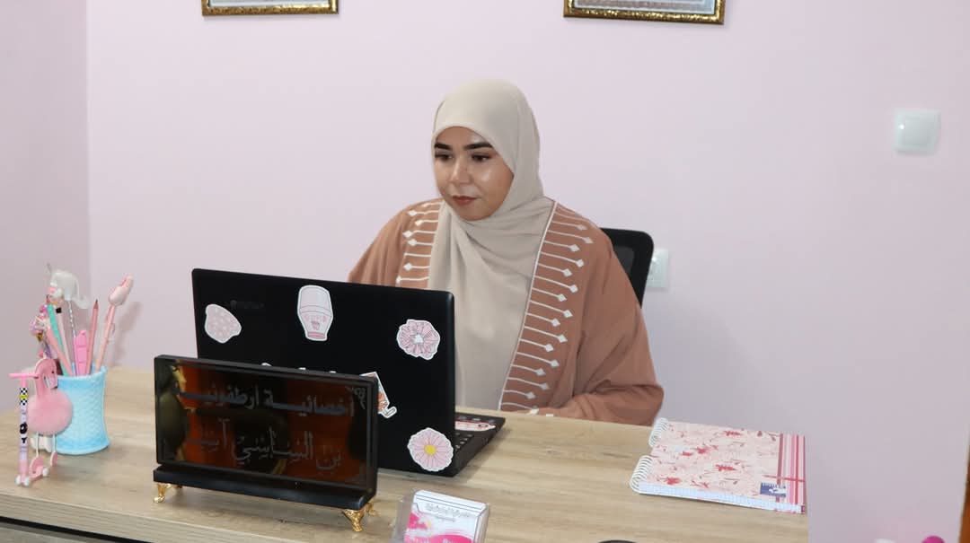 الأخصائية الأرطوفونية بن ساسي آسيا: “التدخل المبكر للأولياء هو مفتاح علاج اضطرابات النطق واللغة لدى الأبناء”