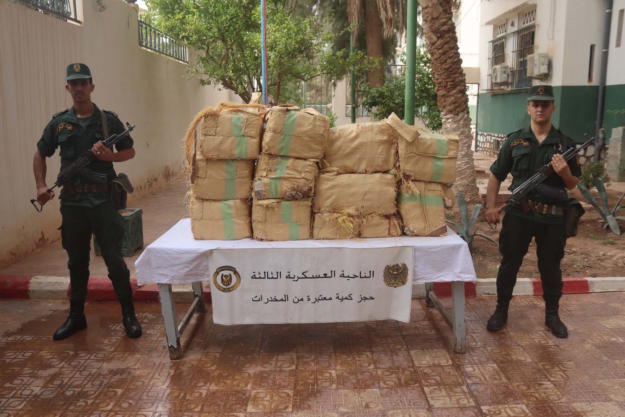 إحباط محاولات إدخال أكثر من 4 قناطير من الكيف المعالج عبر الحدود مع المغرب