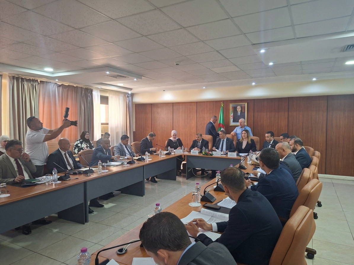 وزير العدل يعرض مشروعي قانون العقوبات وقانون القضاء العسكري أمام البرلمان