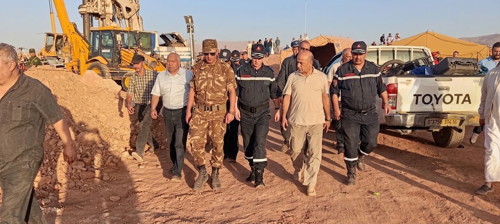 البيض.. المدير العام للحماية المدنية يتفقد عمليات إنقاذ طفل سقط داخل بئر ارتوازي