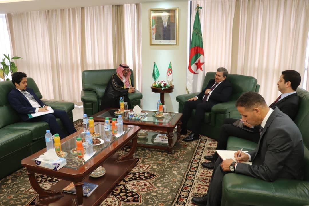 وزير الاتصال يستقبل سفير المملكة العربية السعودية بالجزائر
