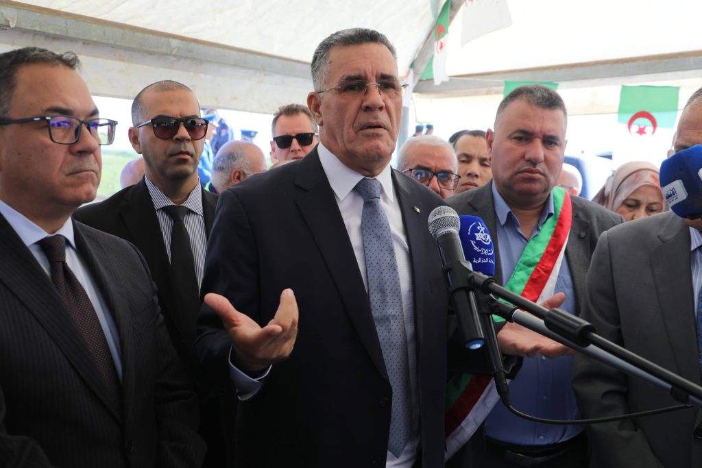 وزير الري يشدد على تحسين التزويد بالمياه بولاية المدية
