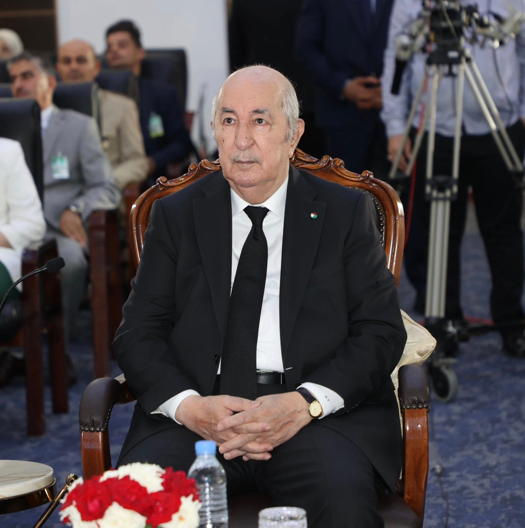 رئيس الجمهورية يشرف على احتفالية اليوم الوطني للجيش ويكرّم المتقاعدين والضحايا