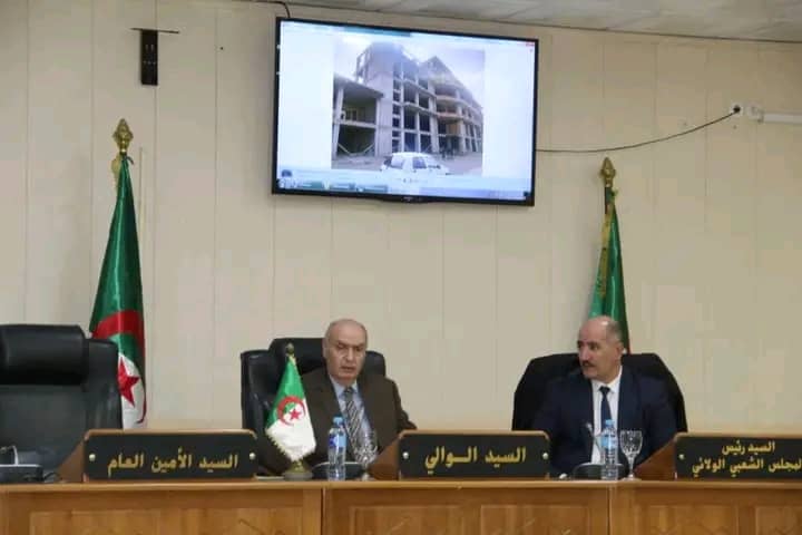 تيزي وزو:والي الولاية يترأس اجتماع اللجنة الولائية لمتابعة وإحصاء العقار الصناعي