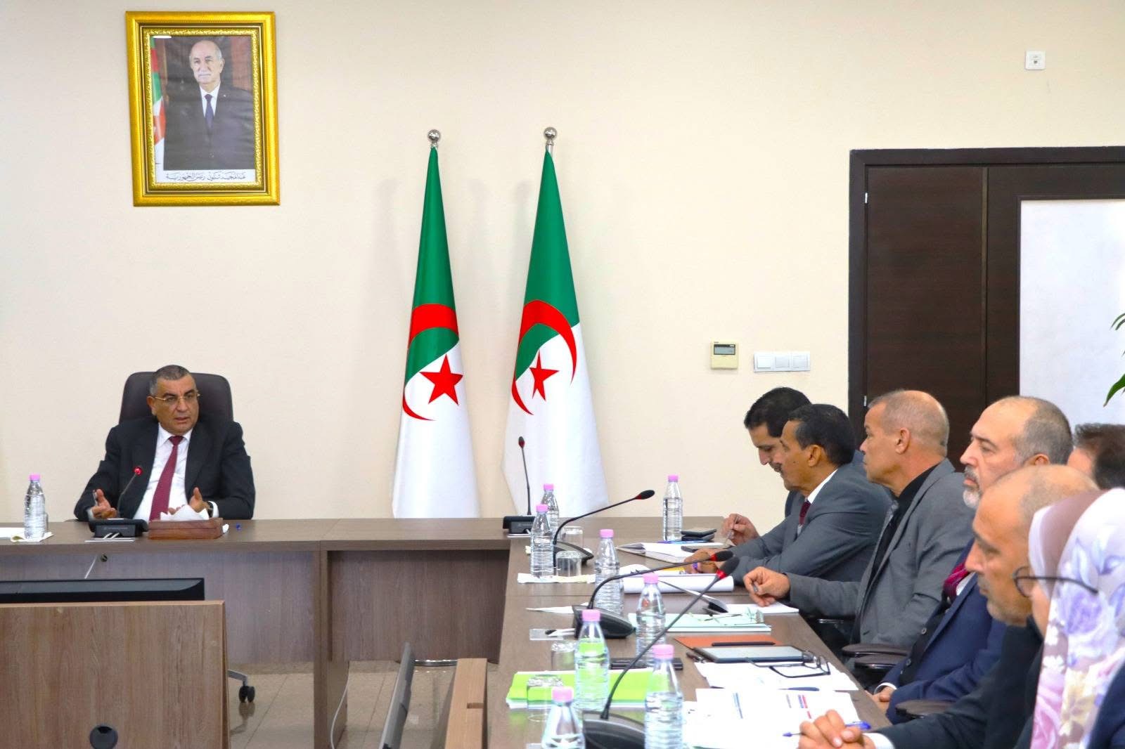جلاوي يدرس حلولاً جديدة لتعزيز صيانة الطريق السيار شرق–غرب والطريق الاجتنابي للعاصمة