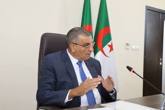 وزير الأشغال العمومية يؤكد على أهمية التكوين المستمر لمواكبة متطلبات مشاريع البنى التحتية