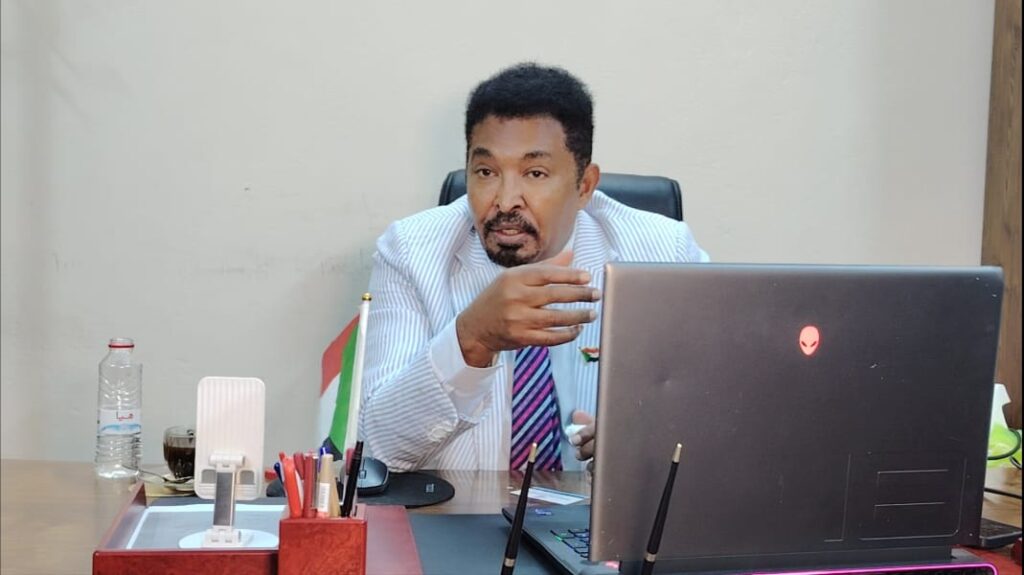 وزير سوداني يبحث عن عمل إضافي لضعف راتبه