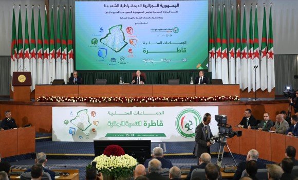 رئيس الجمهورية يشرف على افتتاح أشغال لقاء الحكومة مع الولاة بقصر الأمم