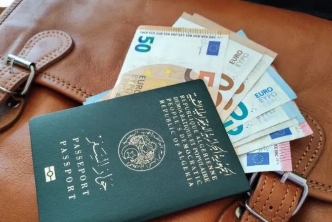 بنك الجزائر يدرج “بنك الخليج الجزائر” ضمن البنوك المخوّلة بمنح حق الصرف للسفر إلى الخارج