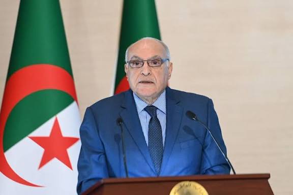 أحمد عطاف يبحث مع نظيره الأذربيجاني تطورات الأوضاع في الشرق الأوسط