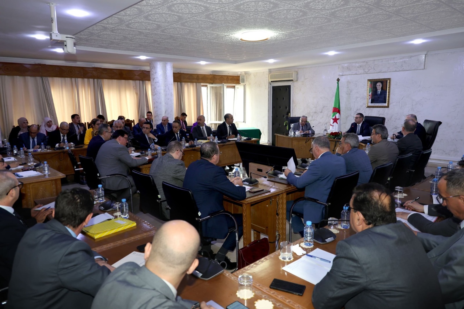 مشروع قانون المرور، استيراد الحافلات وعصرنة مطار الجزائر.. ضمن جدول أعمال وزير الداخلية
