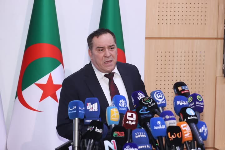 وزير الاتصال يشيد بدور الإعلام في مرافقة التنمية ويعلن عن إجراءات جديدة لدعم الصحفيين