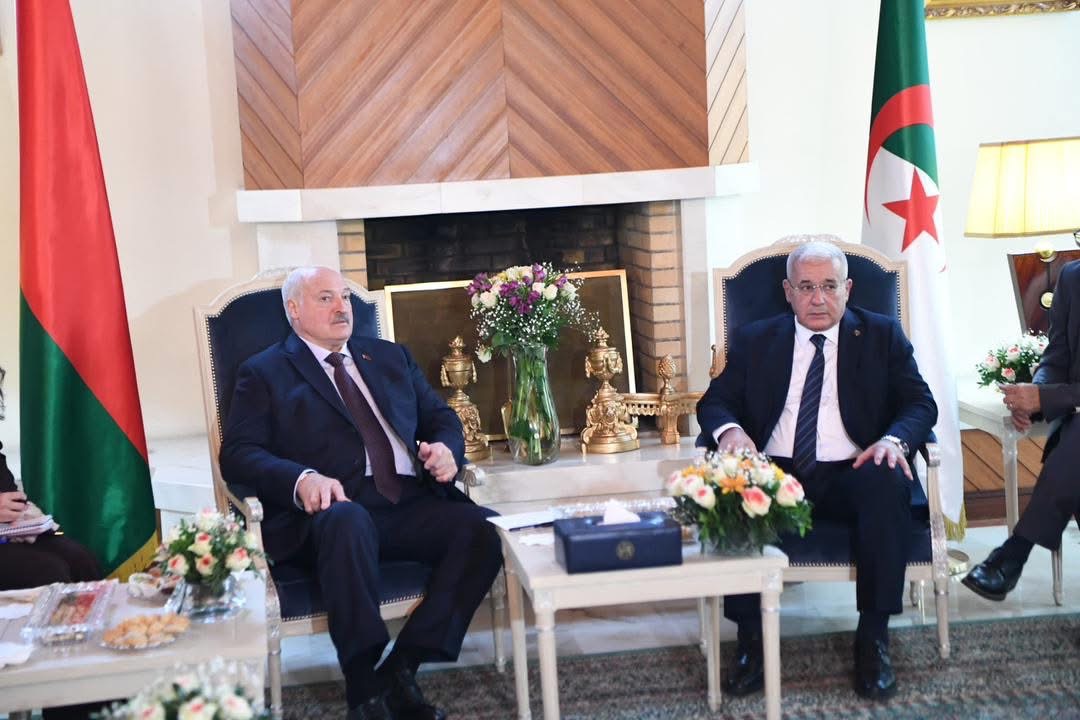 رئيس جمهورية بيلاروسيا يحل بالجزائر في زيارة رسمية