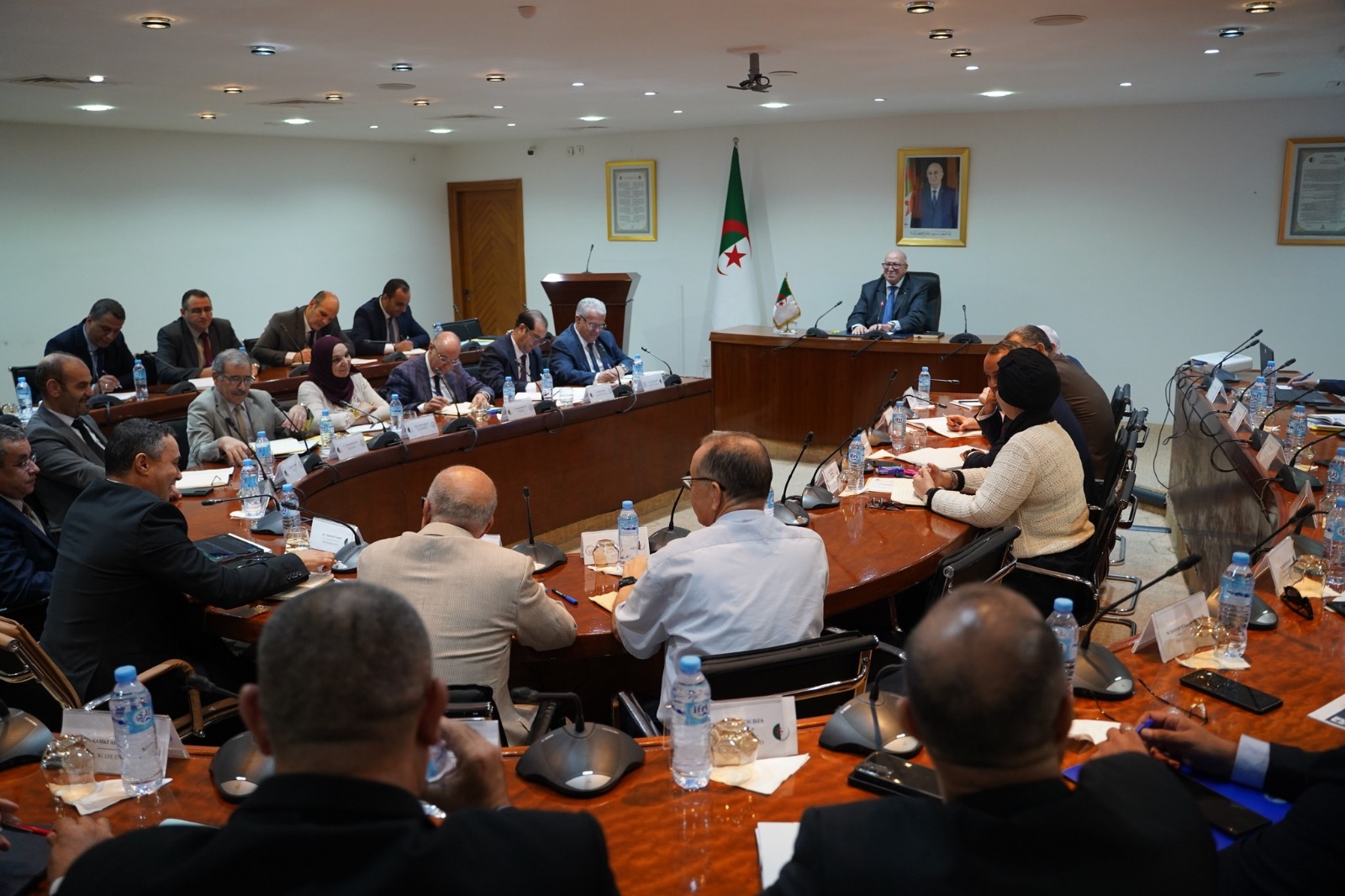وزير الصناعة يدعو إلى تسريع الانفتاح على الأسواق الخارجية عبر رفع الصادرات