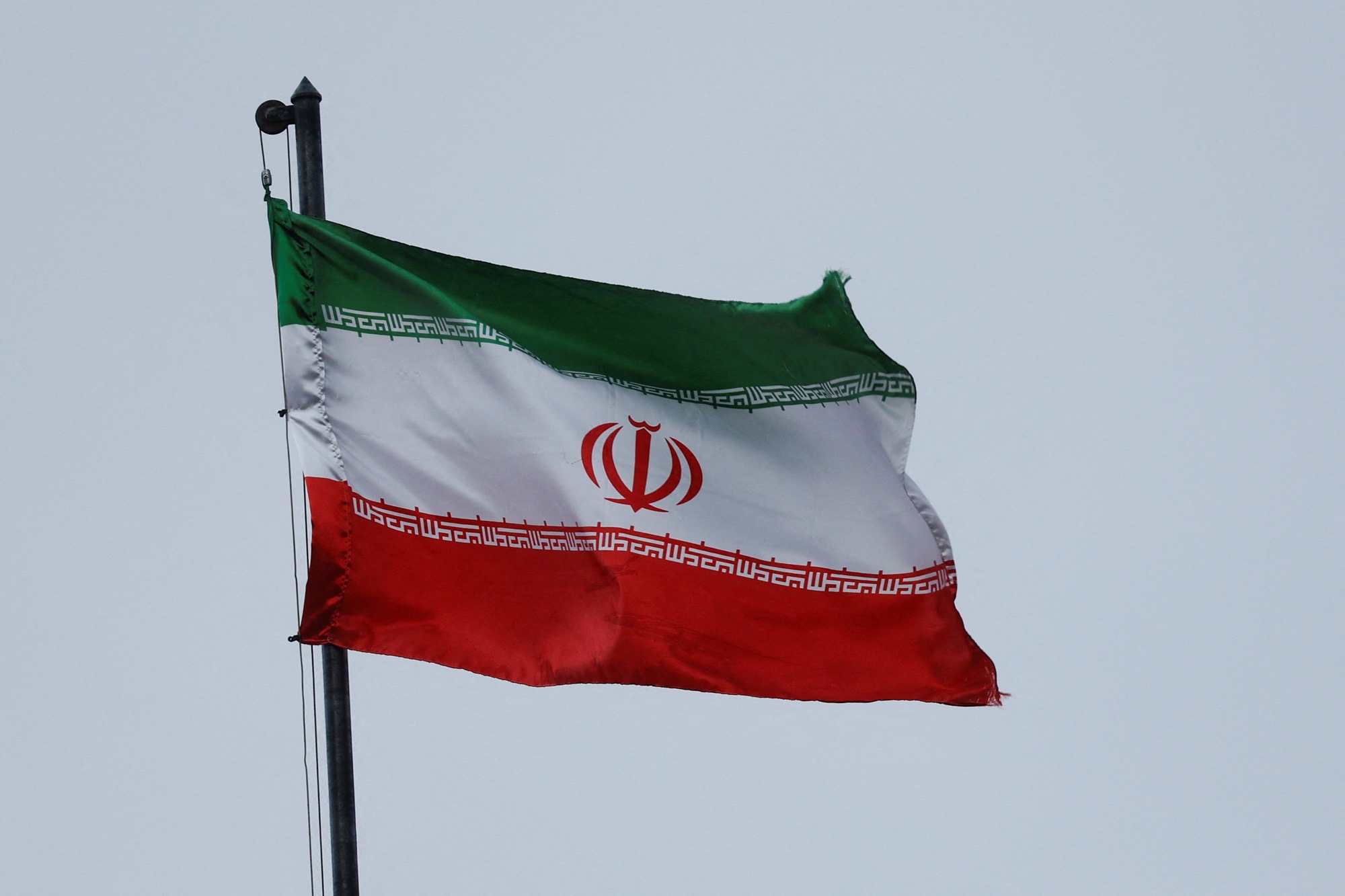 مسؤول إيراني: “طهران تحذر من استهداف القواعد الأميركية”